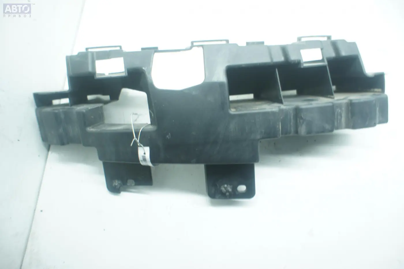 Кронштейн крепления бампера к Ford C-MAX 2005
