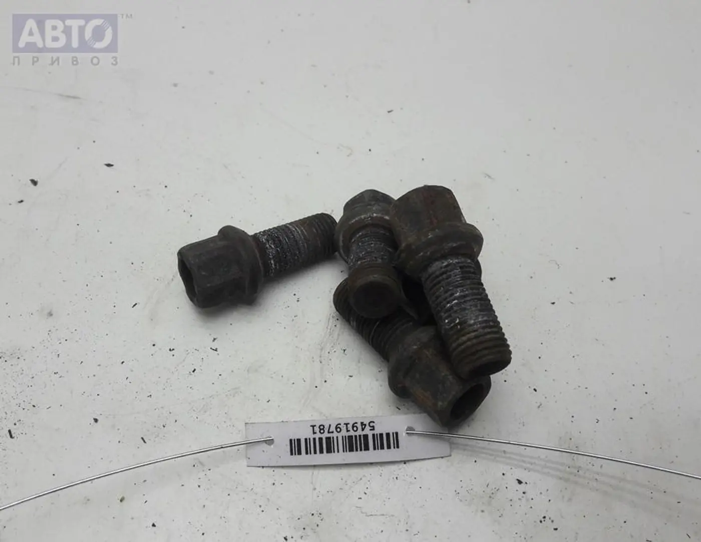 Болт к Volkswagen Bora 1999