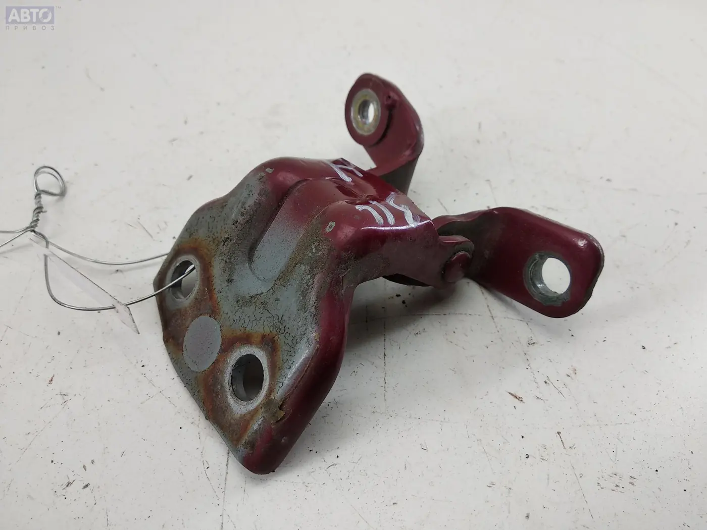 Петли к Mazda 323 1996