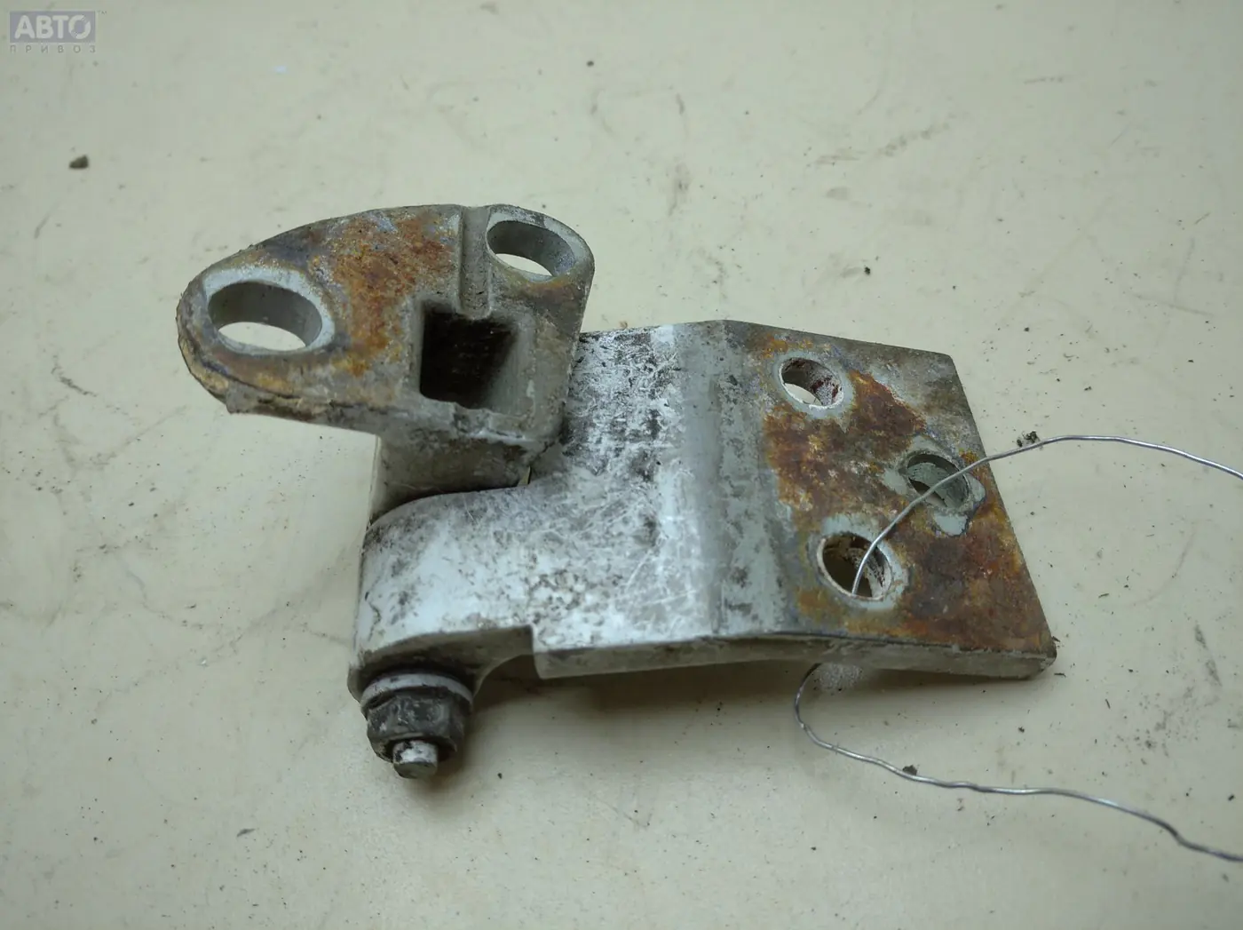 Петли к Mercedes-Benz Vito 2003