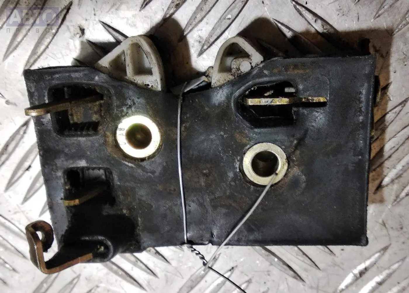 Замок двери к Audi 80 1987