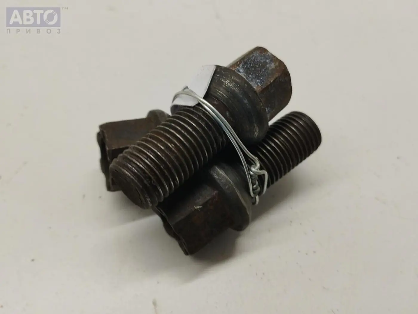 Болт к Audi A4 1999