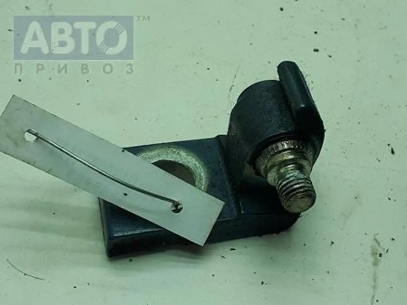 Петли к Volkswagen Bora 2003