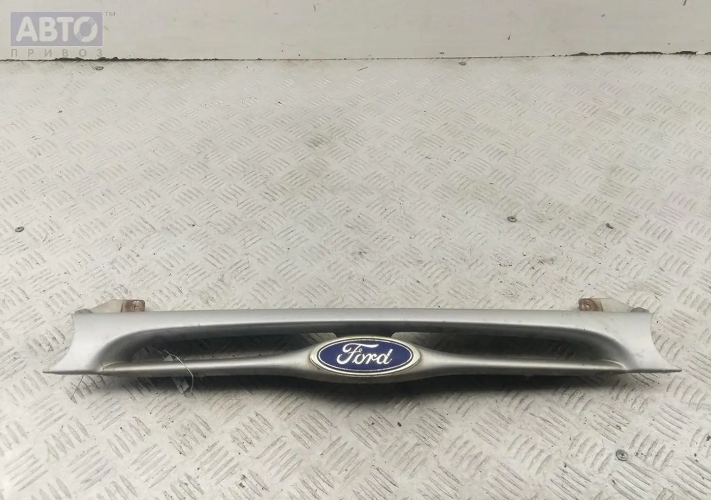 Решетка радиатора к Ford Mondeo 1994