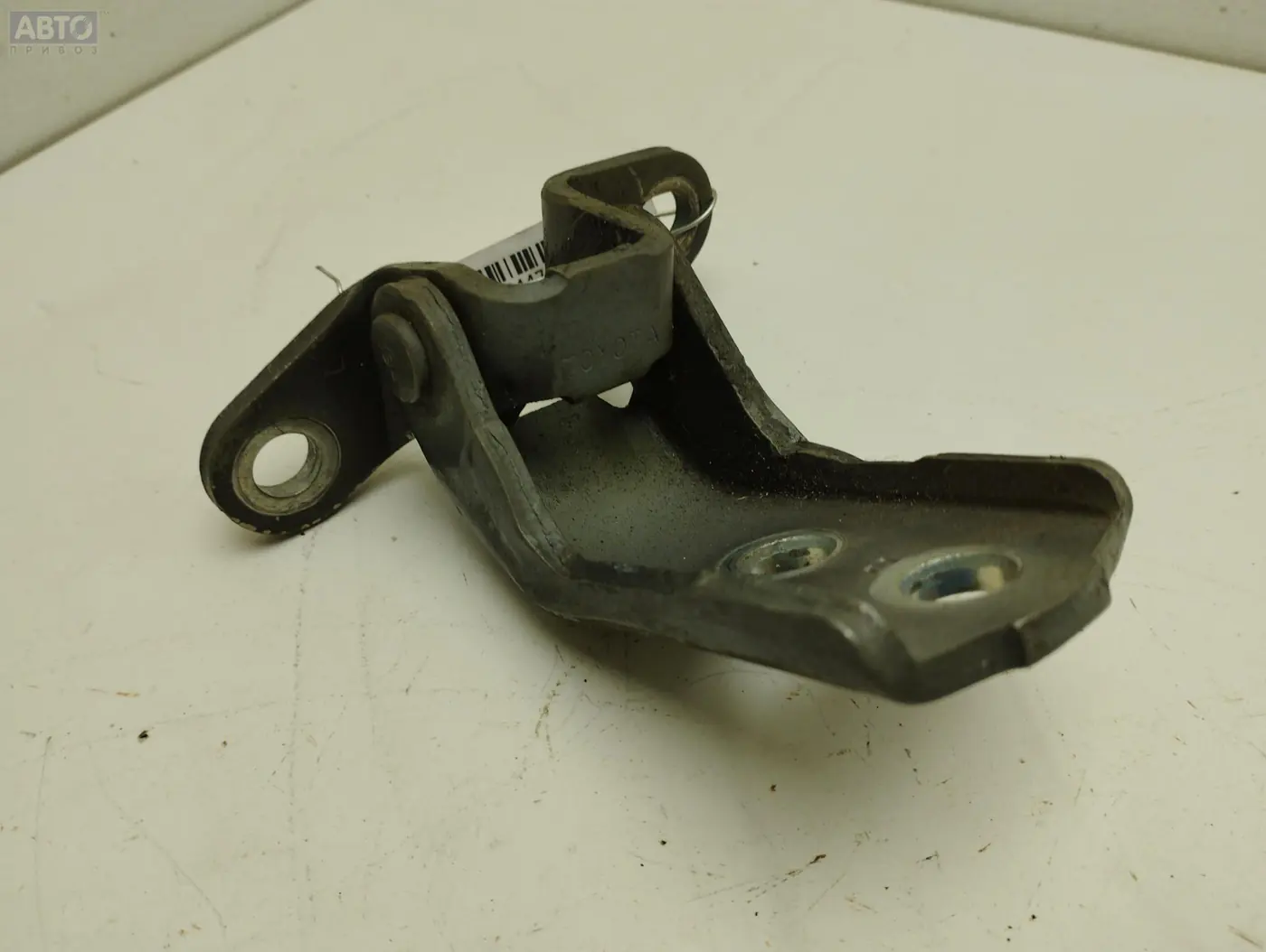 Петли к Toyota Avensis 2004