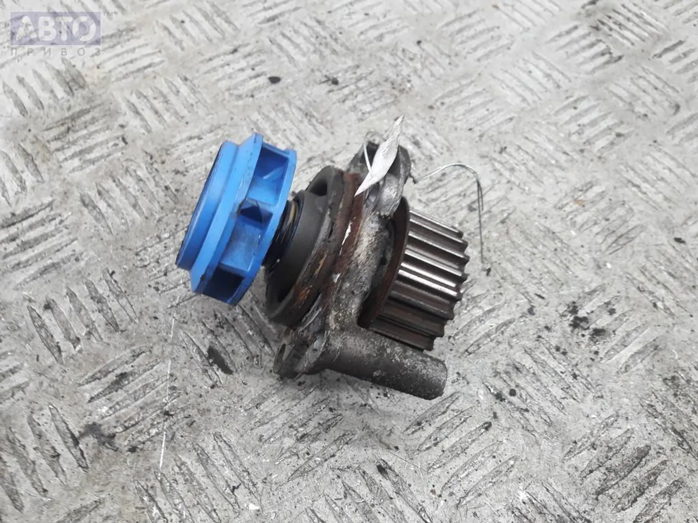 Помпа к Volkswagen Golf 1998