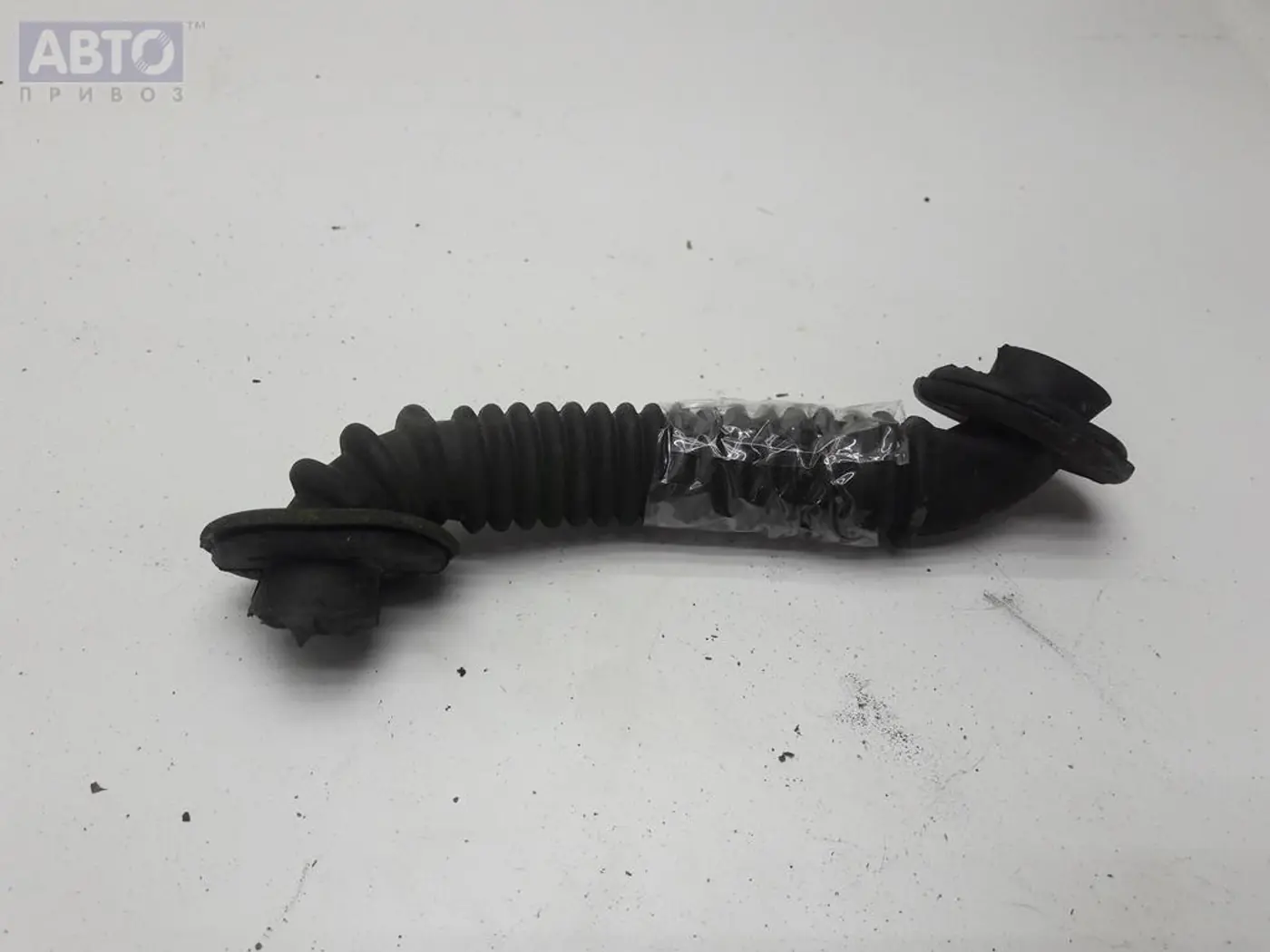 Гофра проводки багажника к Volkswagen Passat 1995