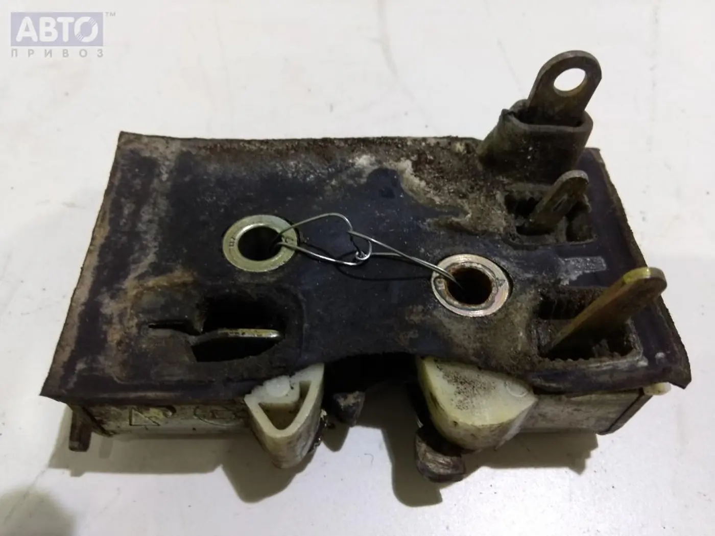 Замок двери к Audi 100 1987