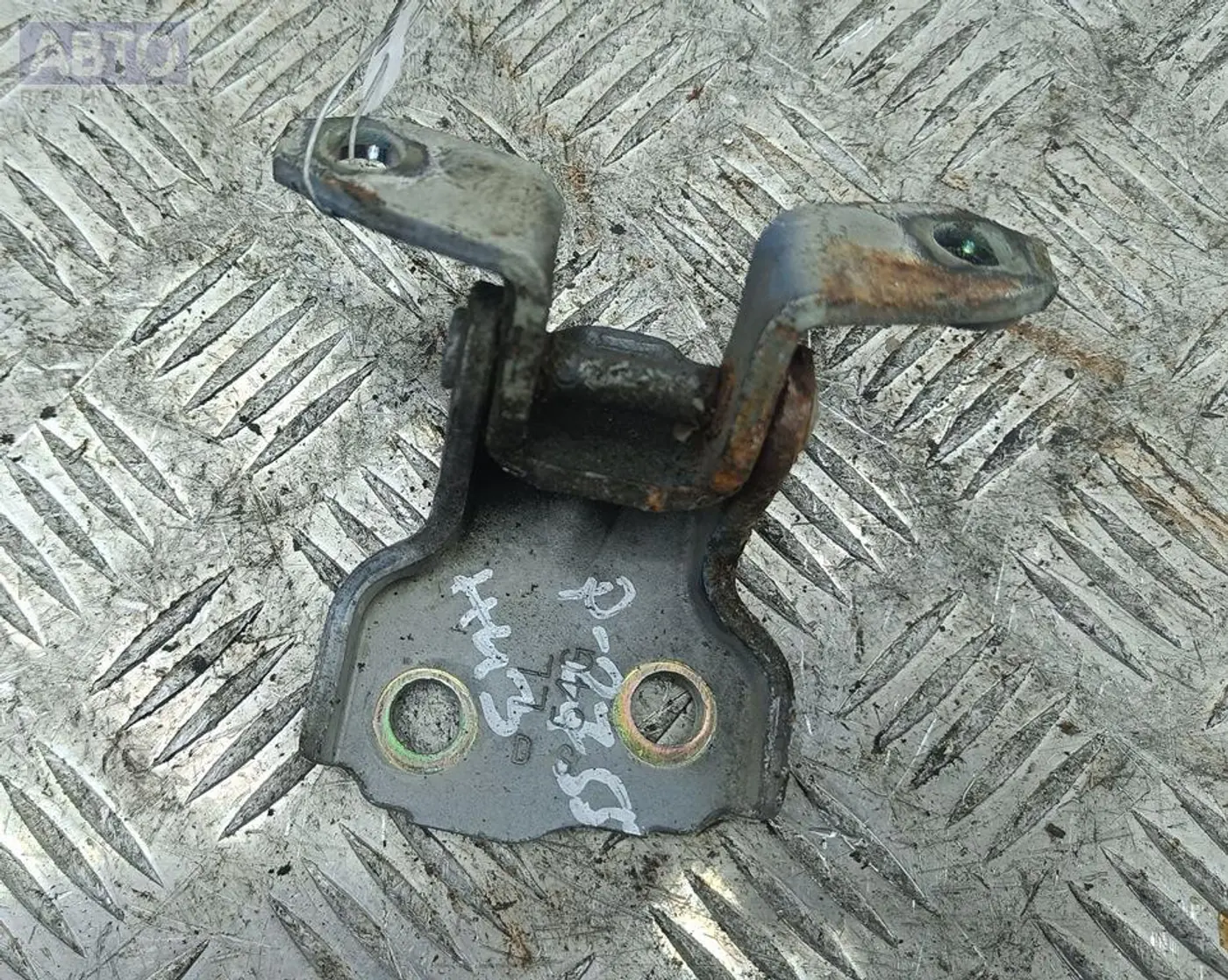 Петли к Suzuki Liana 2003