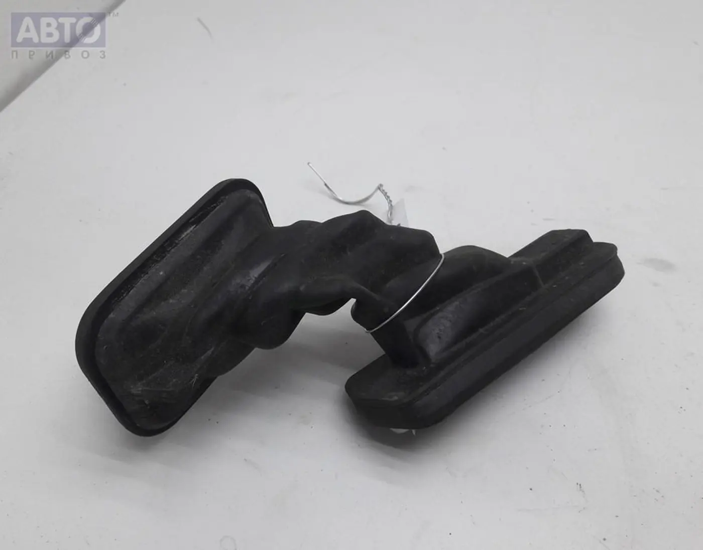 Гофра проводки багажника к Volkswagen Touran 2003