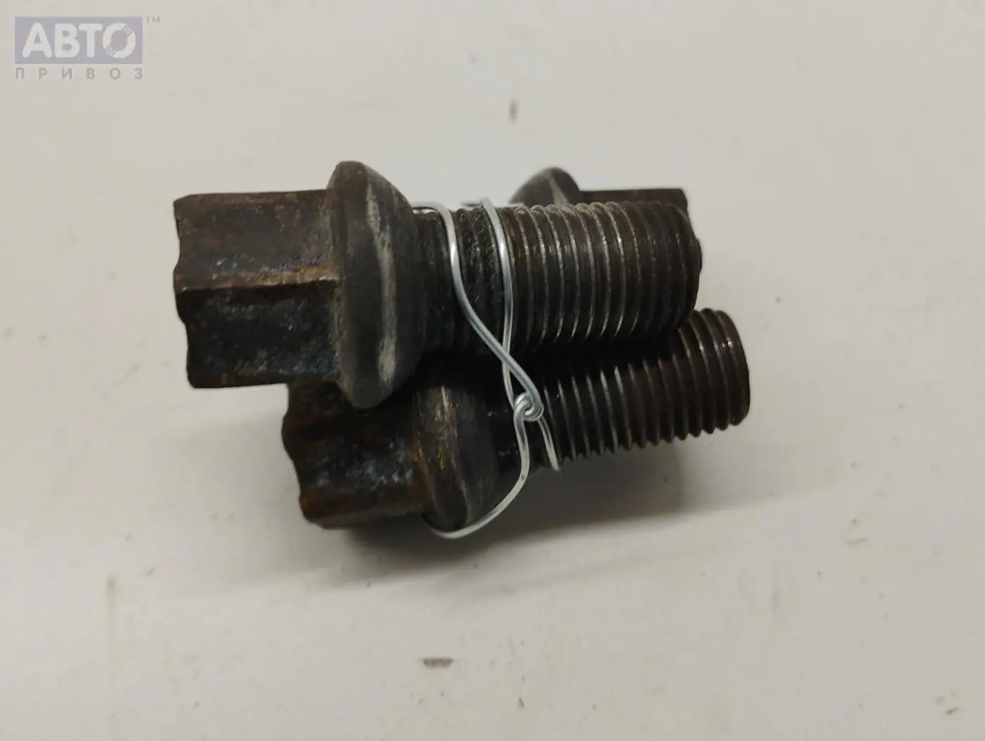 Болт к Audi A4 1999