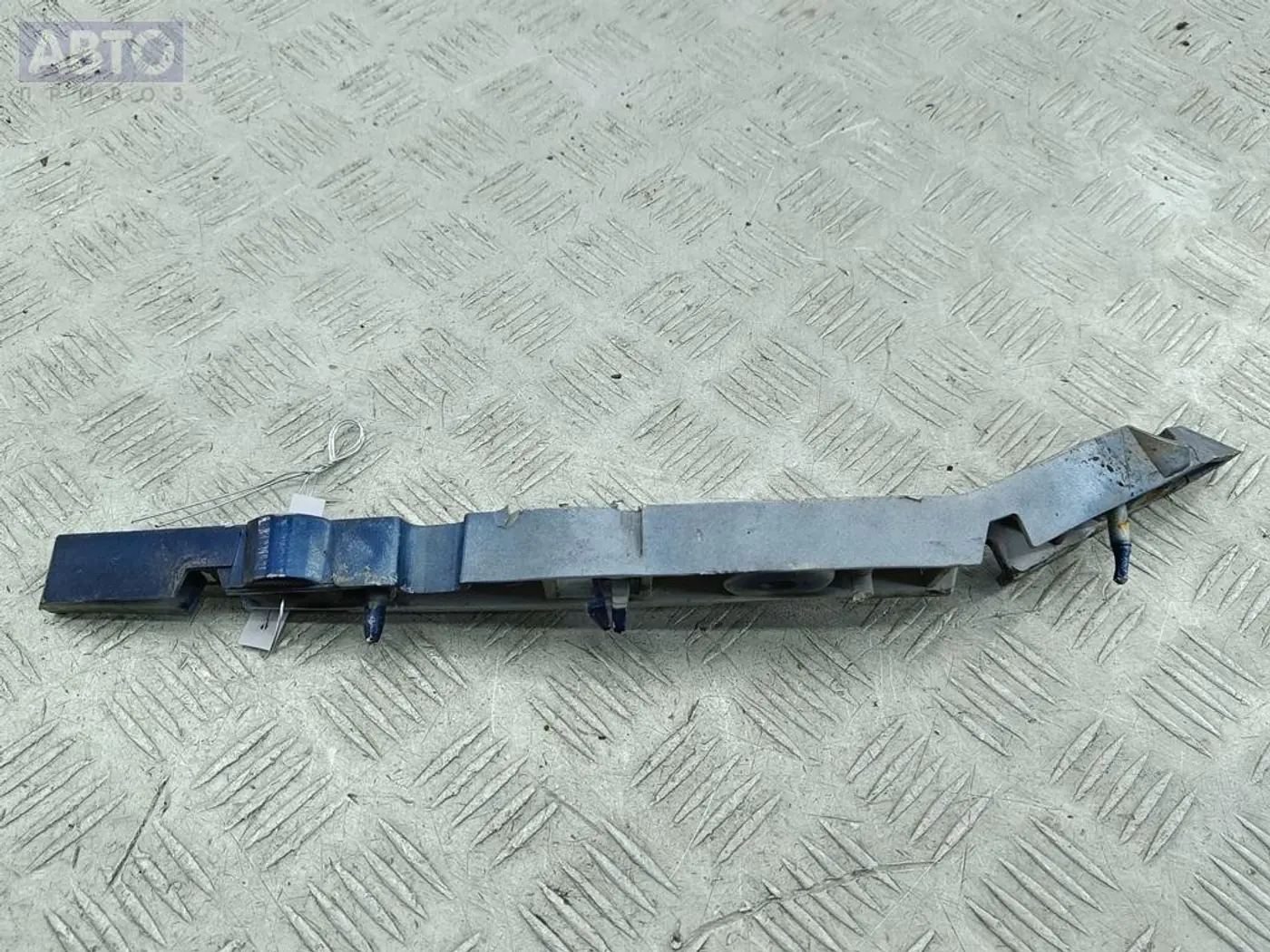 Кронштейн крепления бампера к Ford C-MAX 2005