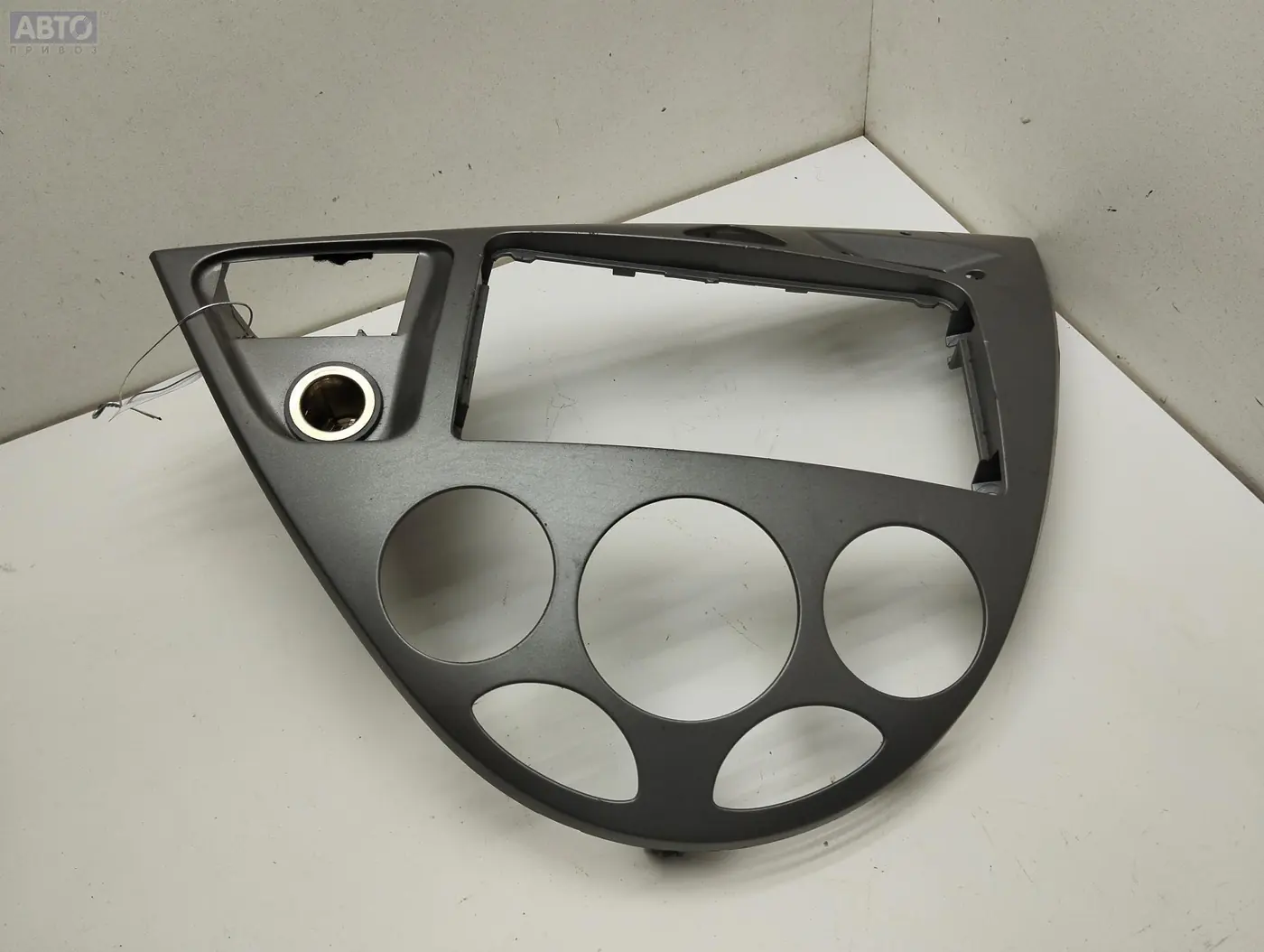 Рамка под магнитолу к Ford Focus 2004
