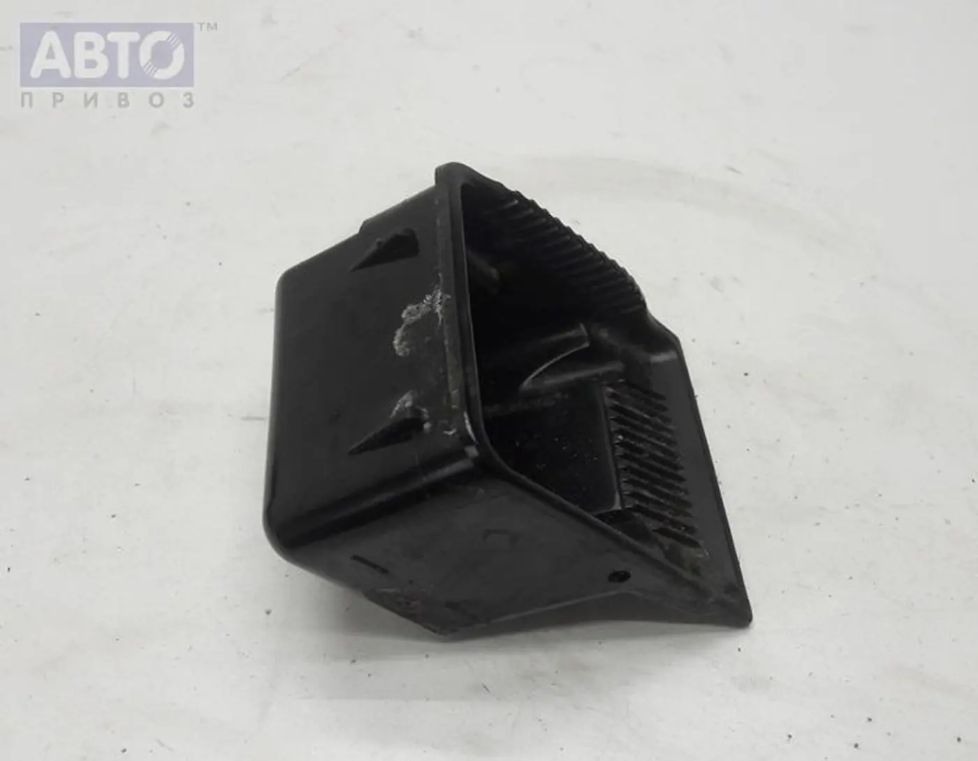 Пепельница к Volkswagen Golf 2000