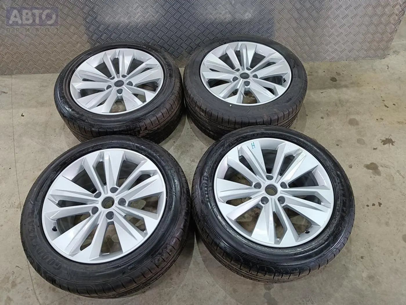 R20 Audi 66.5 ET39 DIA66.5 к Audi