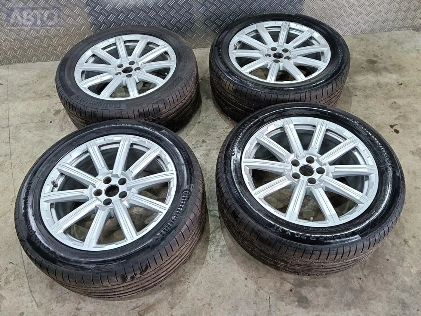 R20 Audi 66.5 ET33 DIA66.5 к Audi