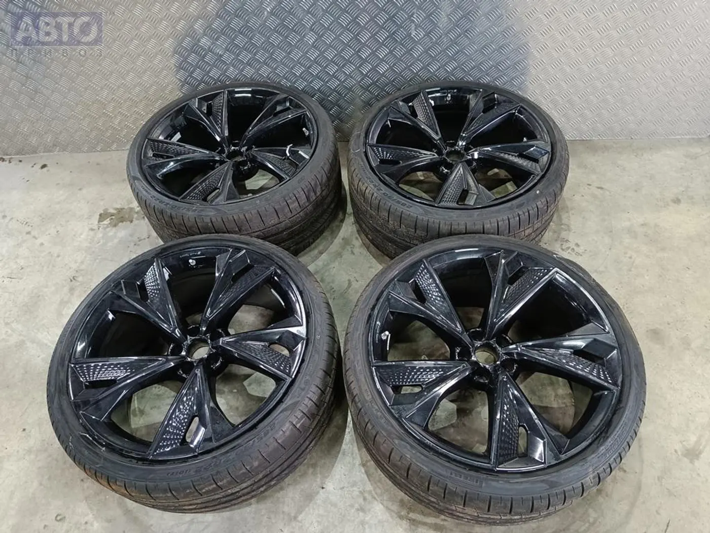 R22 Audi 66.5 ET19 DIA66.5 к Audi