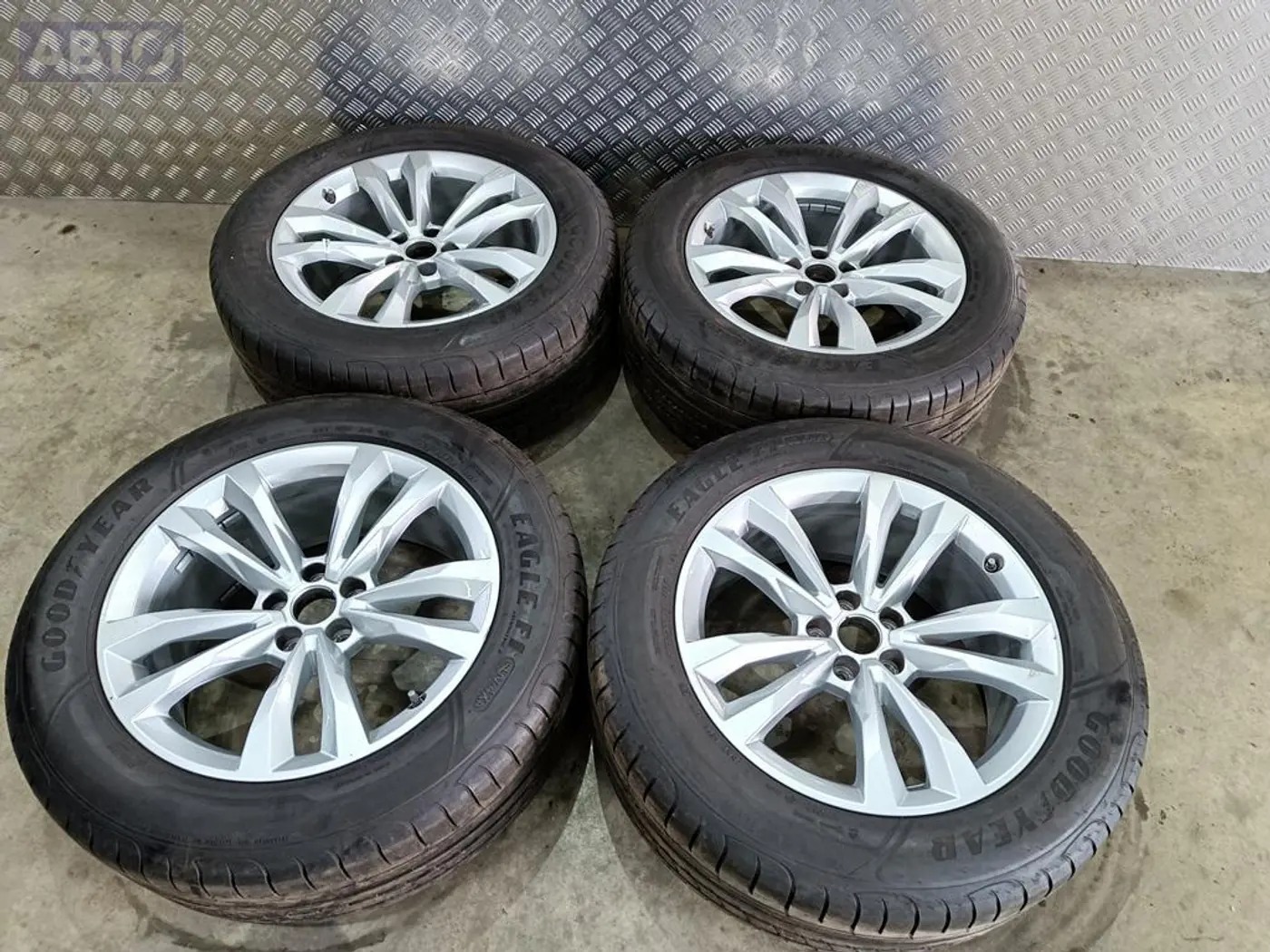 R19 Audi 66.5 ET28 DIA66.5 к Audi