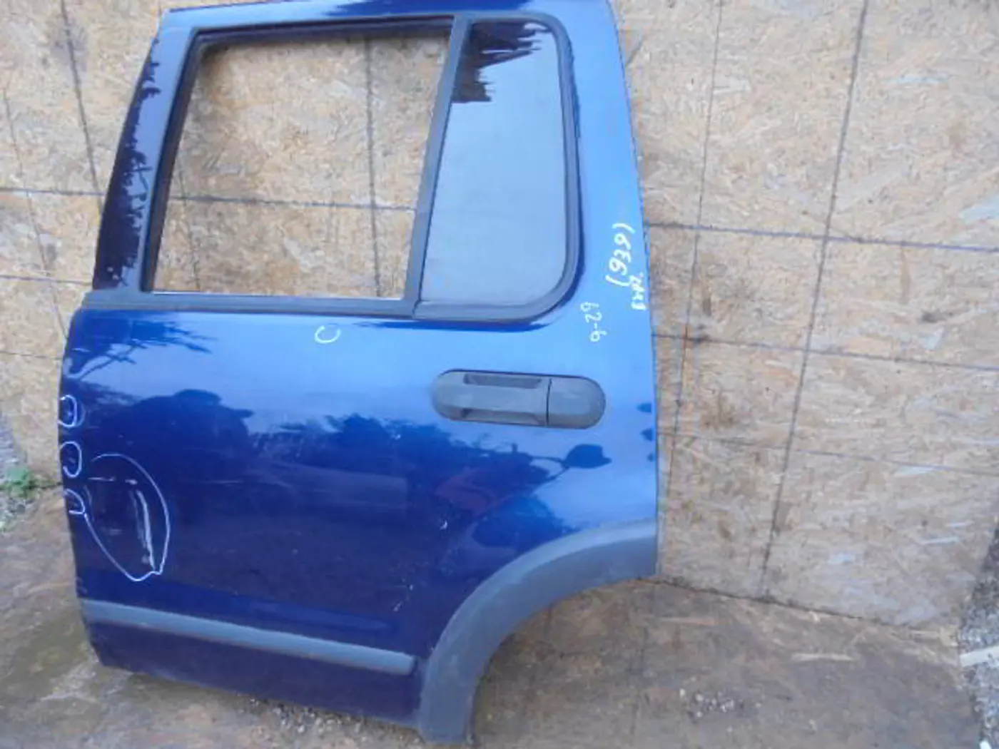 Дверь задняя левая к Ford Explorer 2004