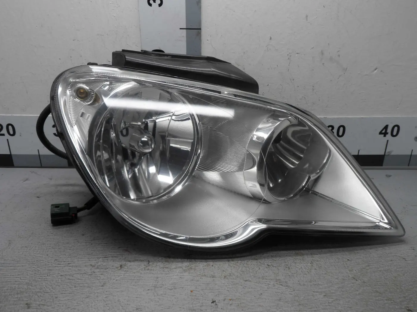 Фара правая к Chrysler Pacifica 2007