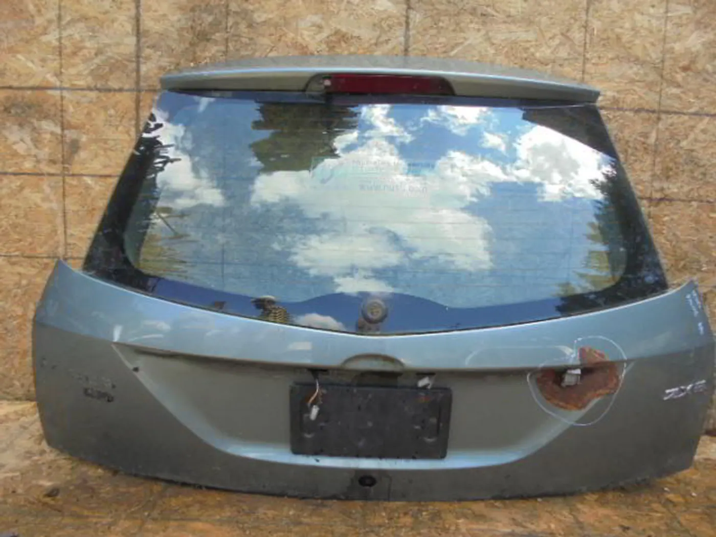 Крышка багажника к Ford Focus 2005