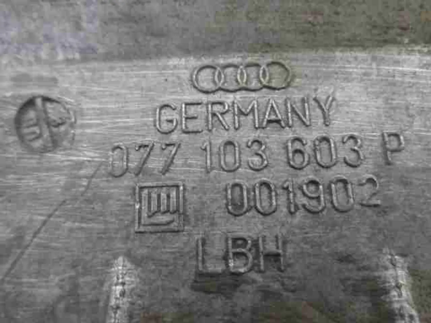Поддон к Audi A8 2000