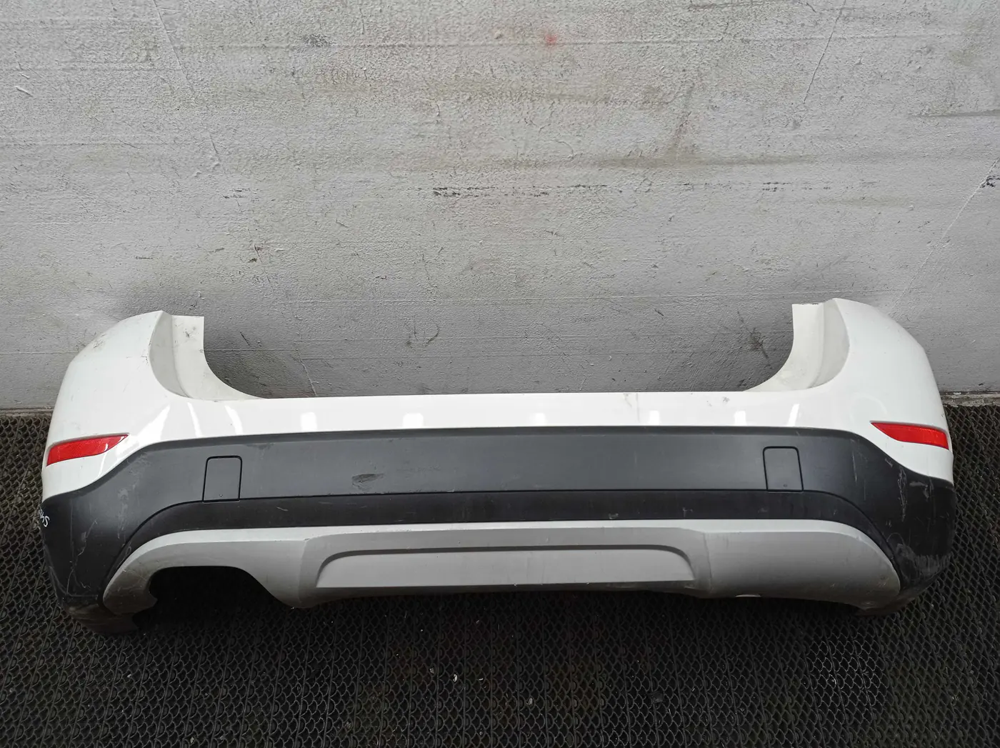 Бампер задний к BMW X1 2015