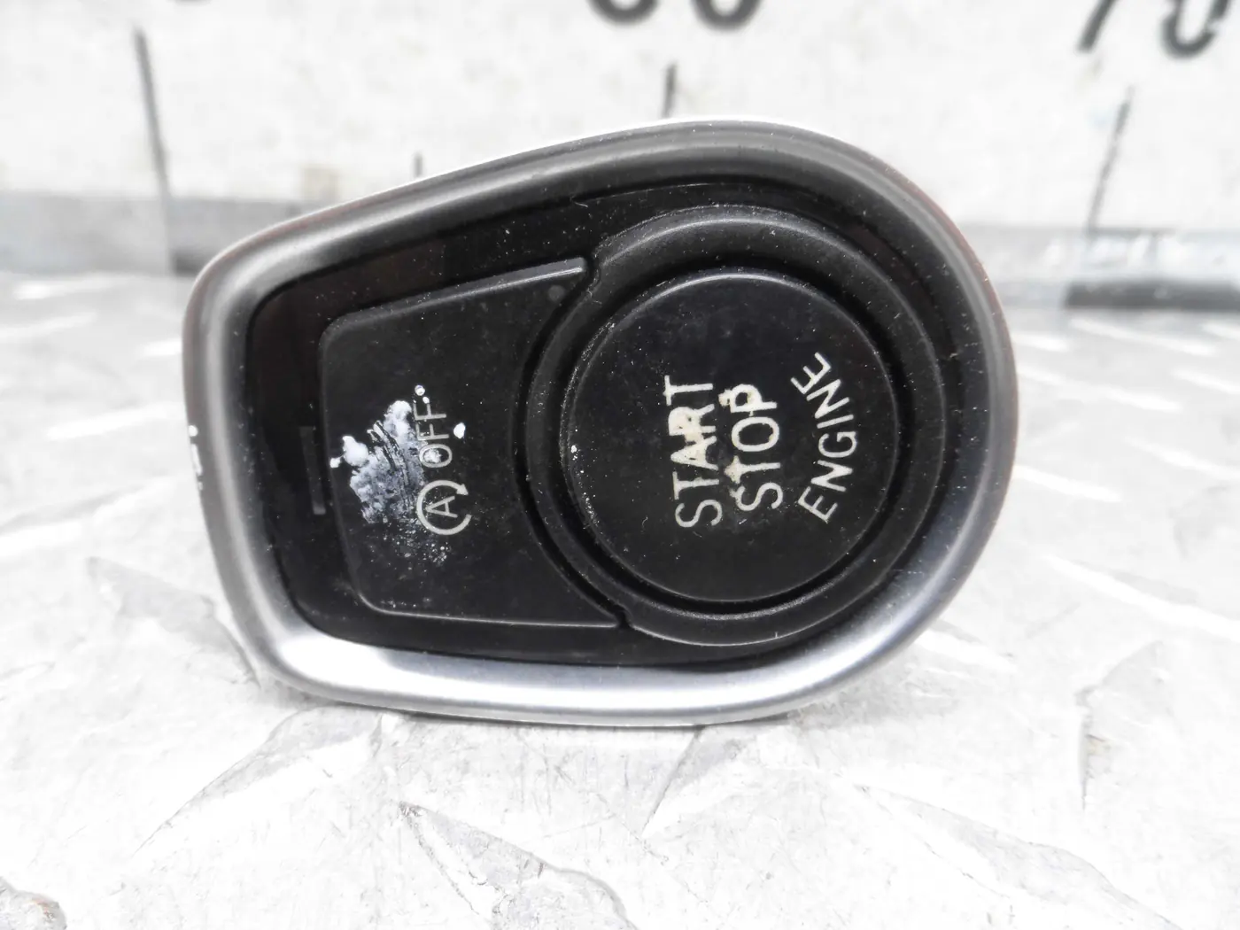 Кнопка  к BMW 3 series 2012