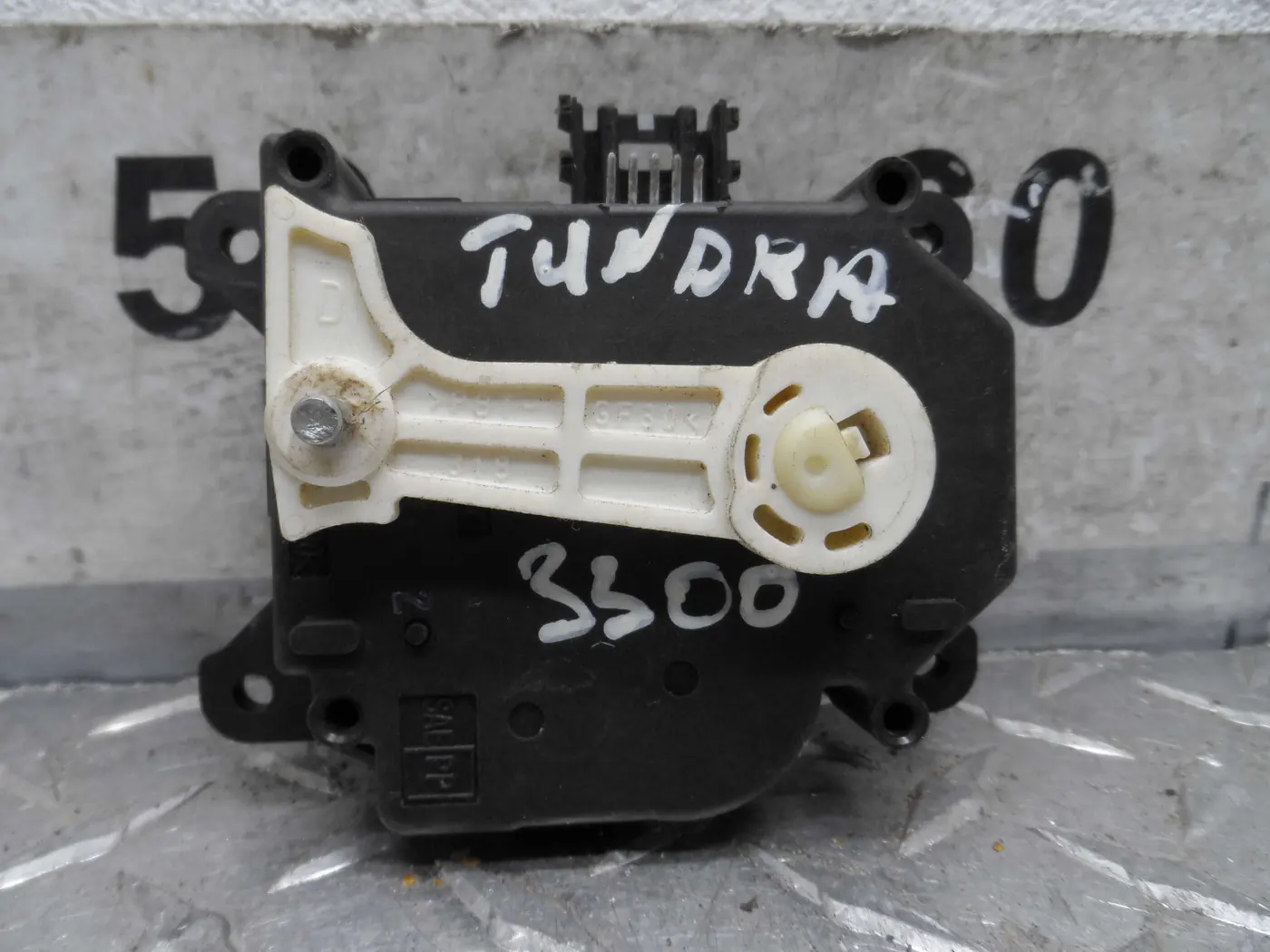 Моторчик заслонки печки к Toyota Tundra 2008