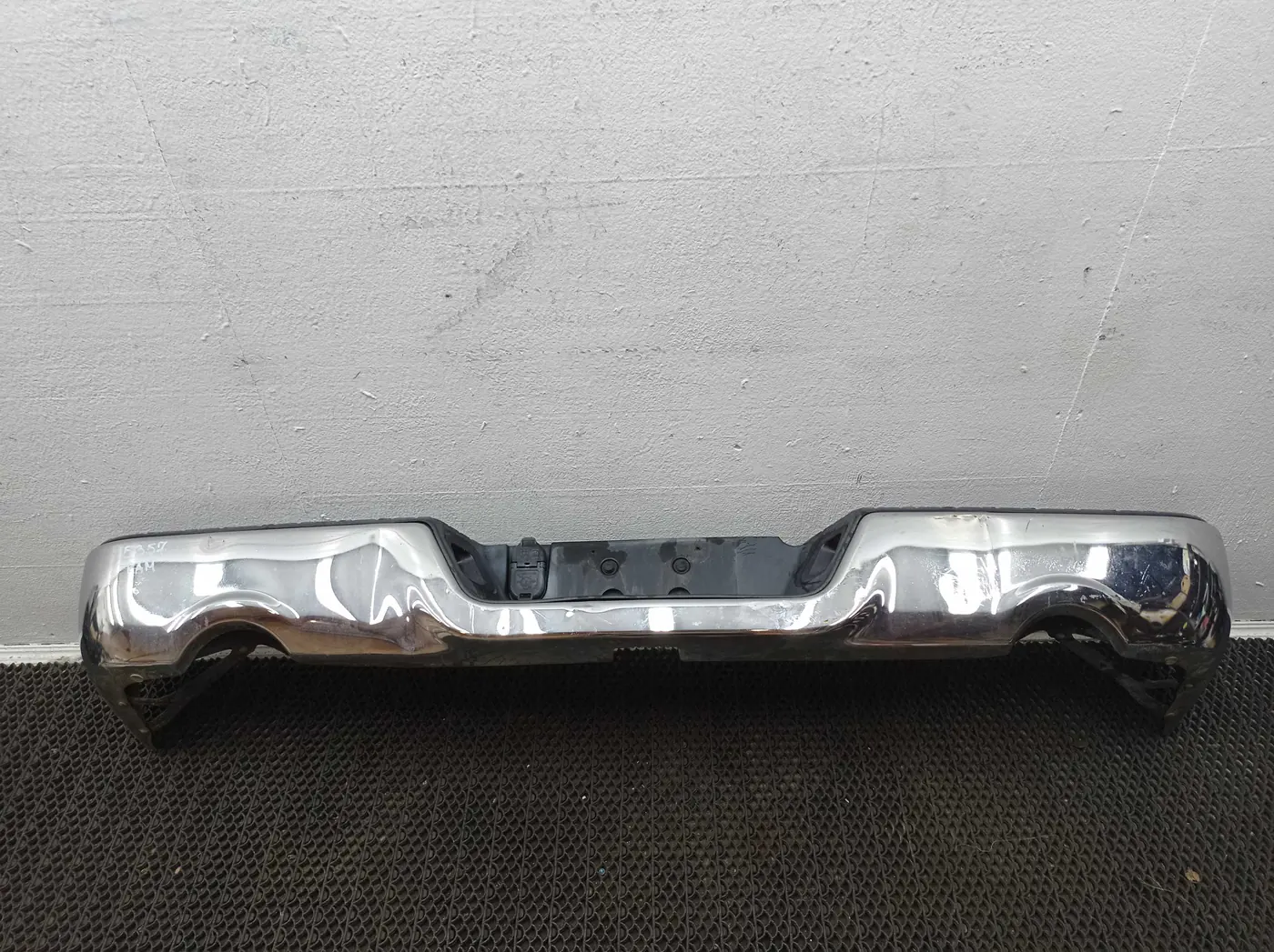 Бампер задний к Dodge RAM 2015