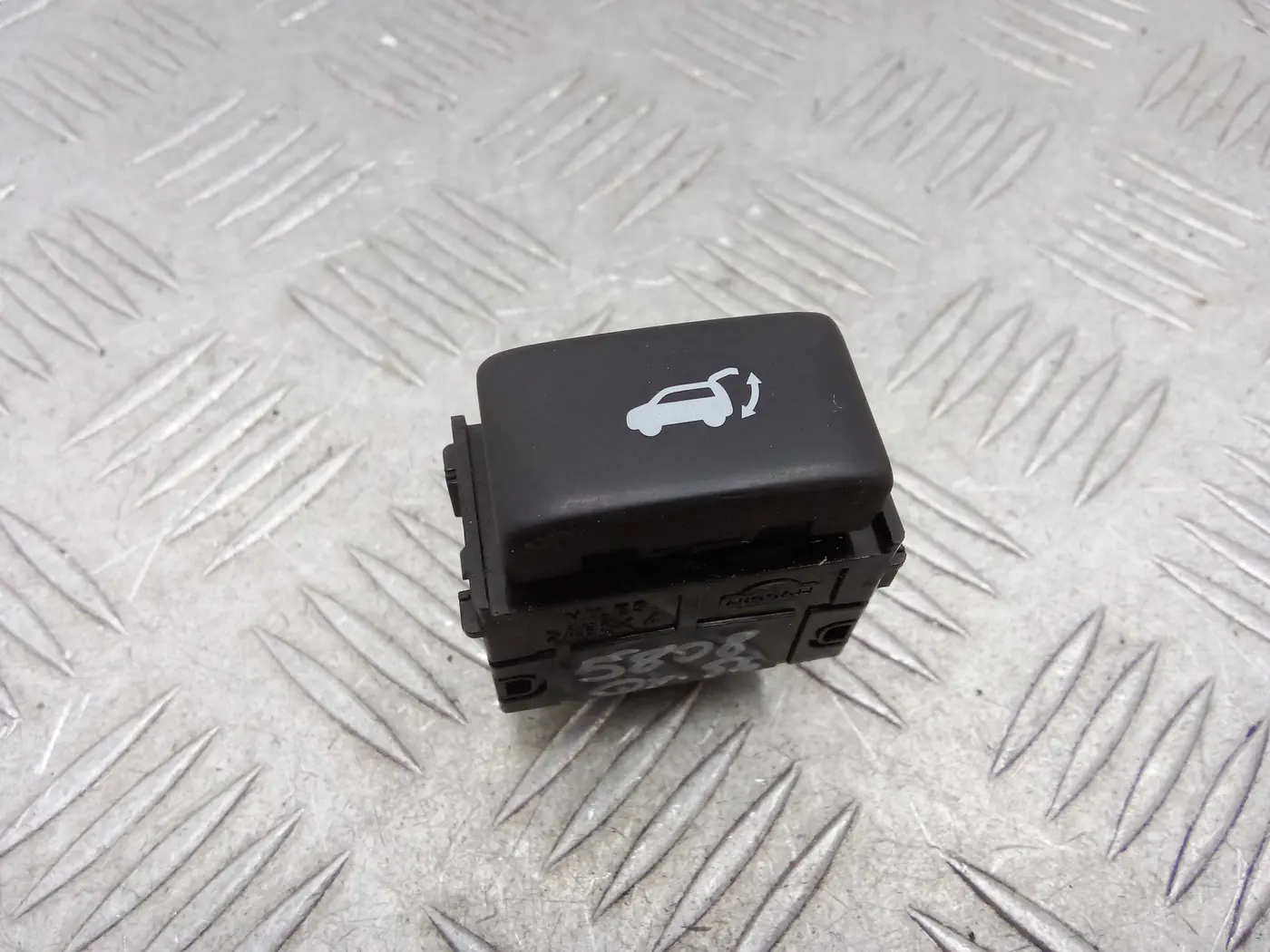 Кнопка  к Infiniti QX56 2012