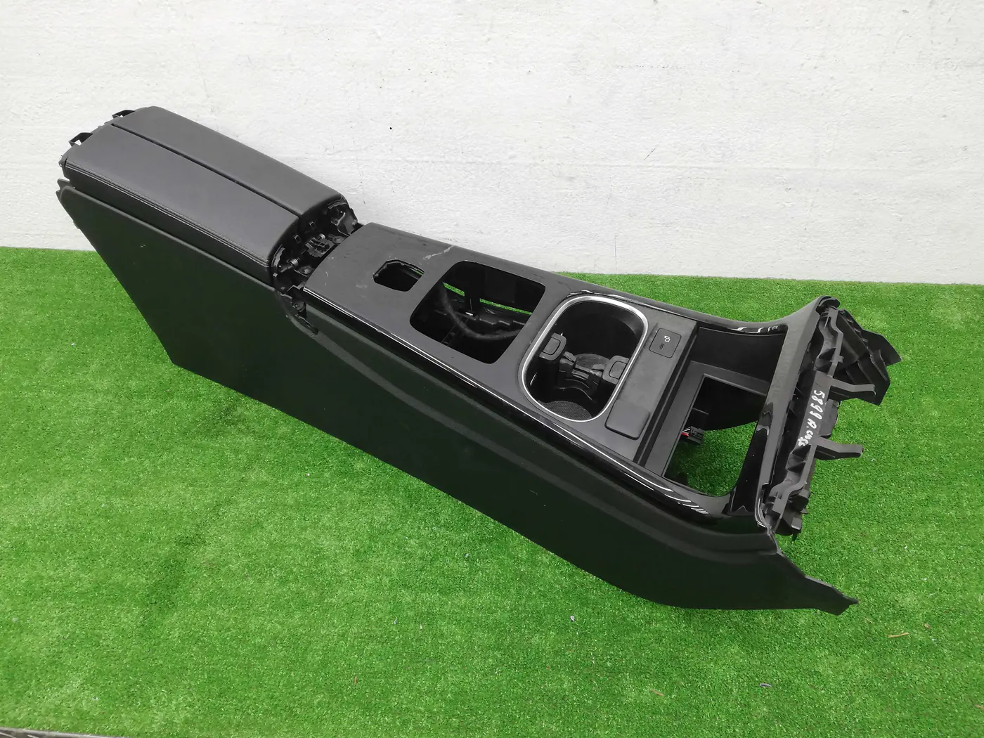 Подлокотник к Mercedes-Benz A-klasse 2020