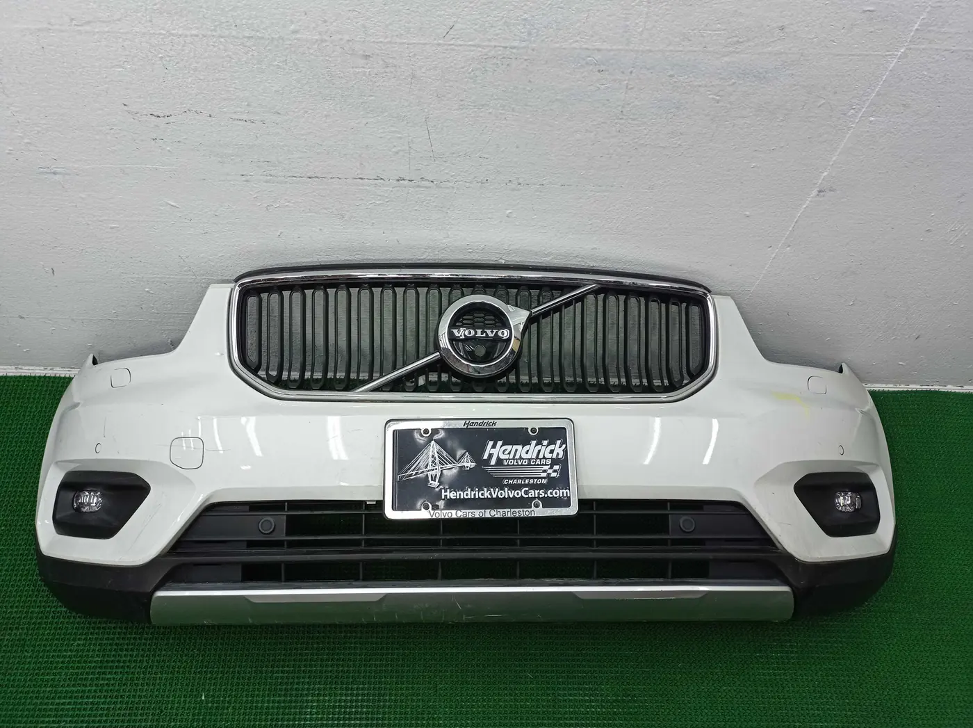 Бампер передний к Volvo XC40 2020