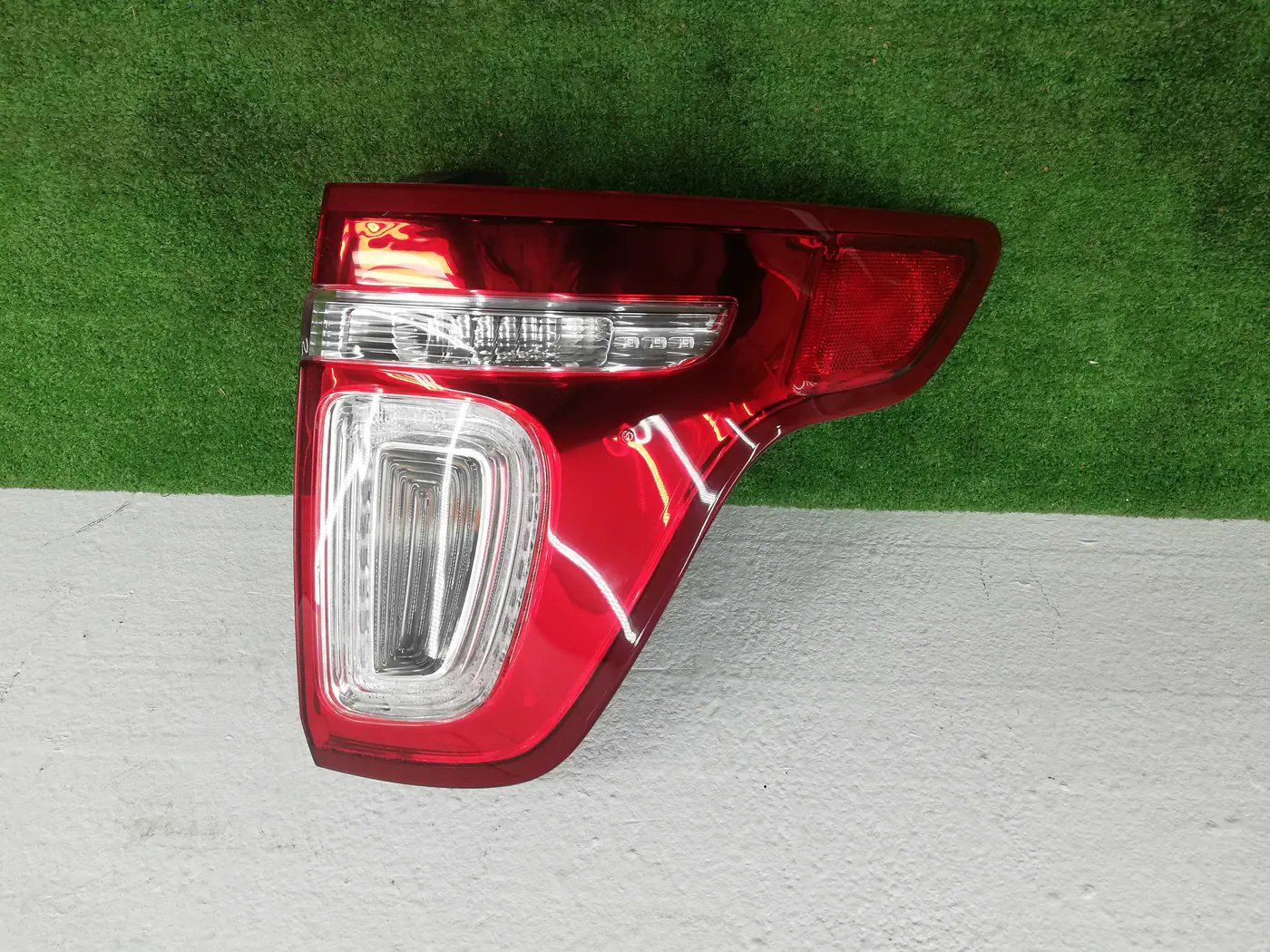 Фонарь задний левый к Ford Explorer 2013