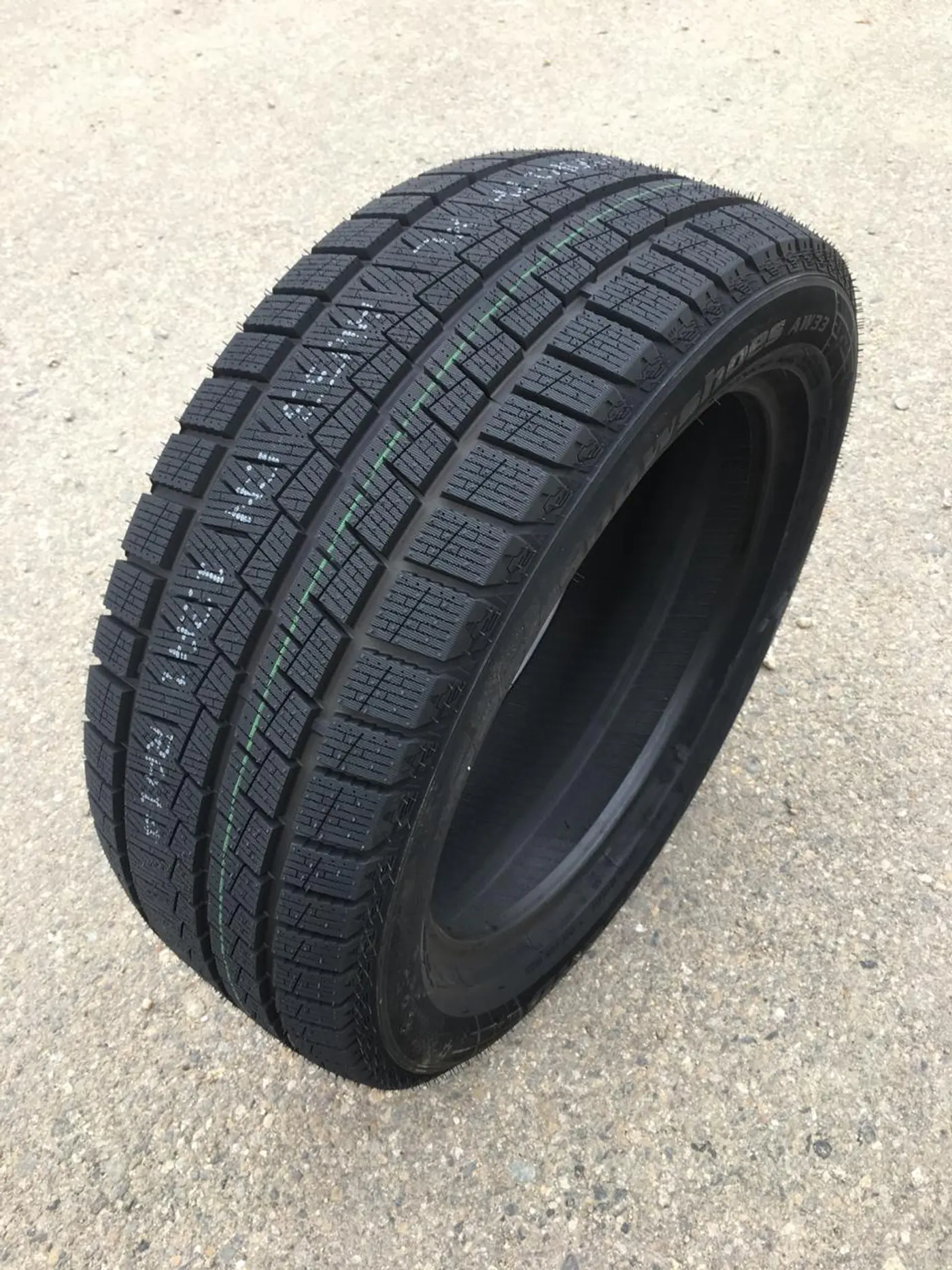 R17 235 50 Habilead AW33