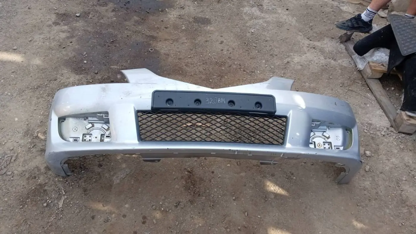 Бампер передний к Mazda Premacy 2002