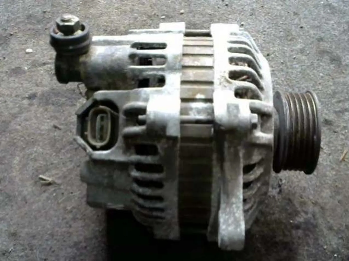 Генератор к Subaru Forester 1999