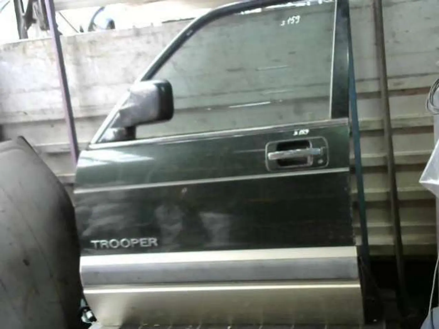 Дверь передняя левая к Isuzu Trooper 2001