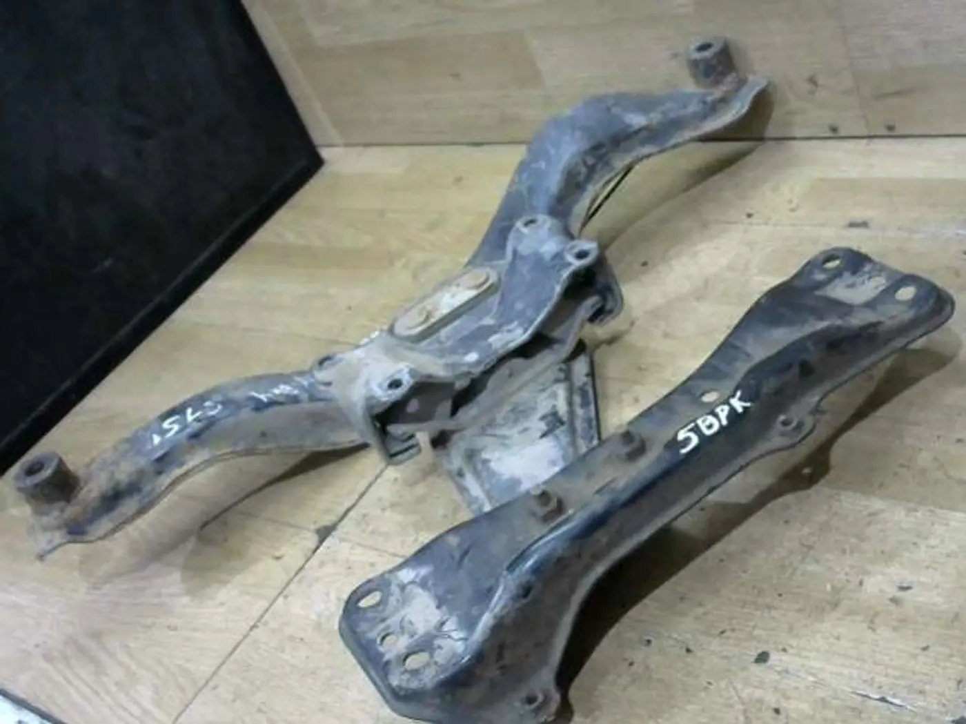 Балка под КПП к Subaru Forester 1999
