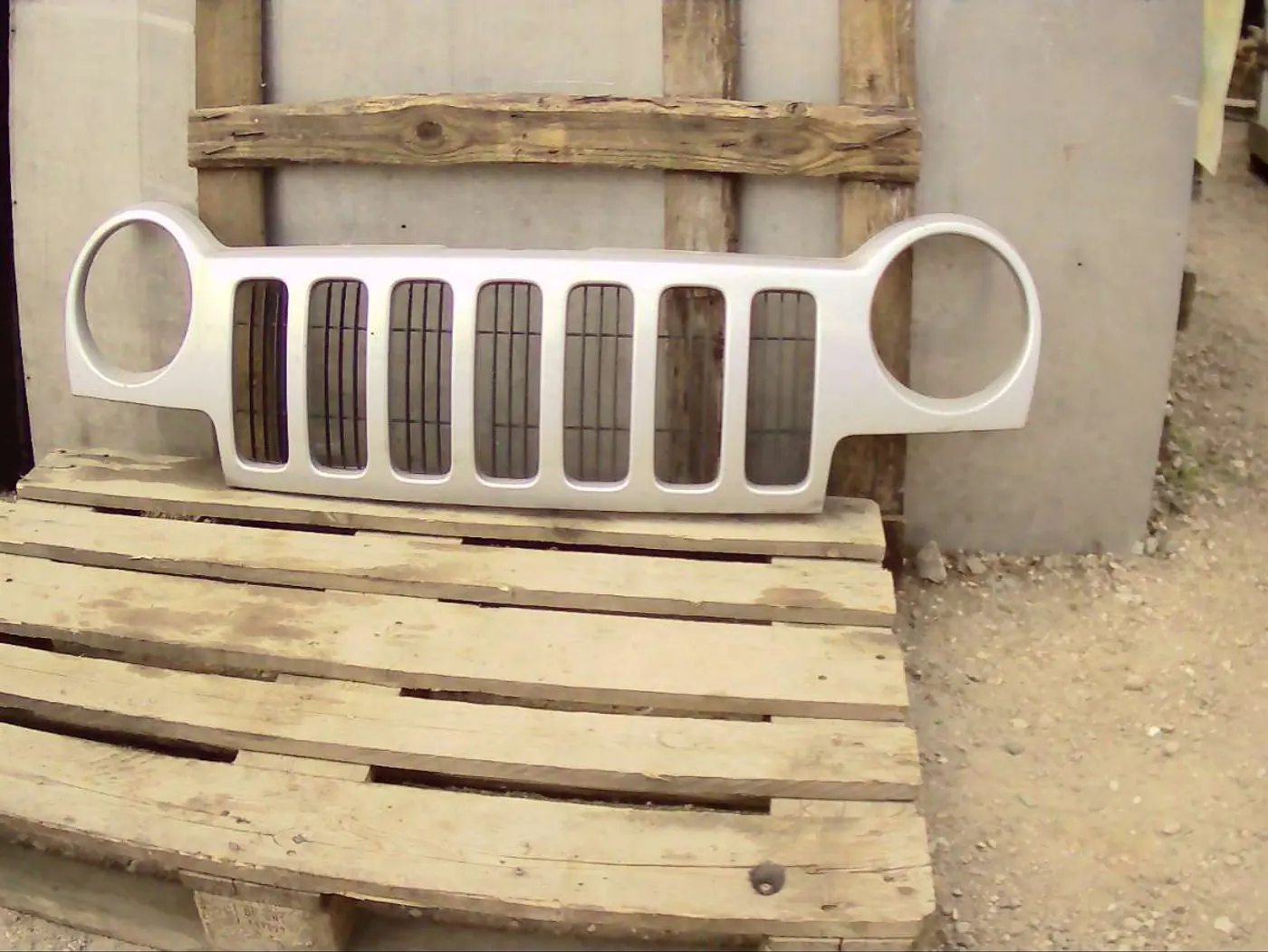Решетка радиатора к Jeep Cherokee 2004