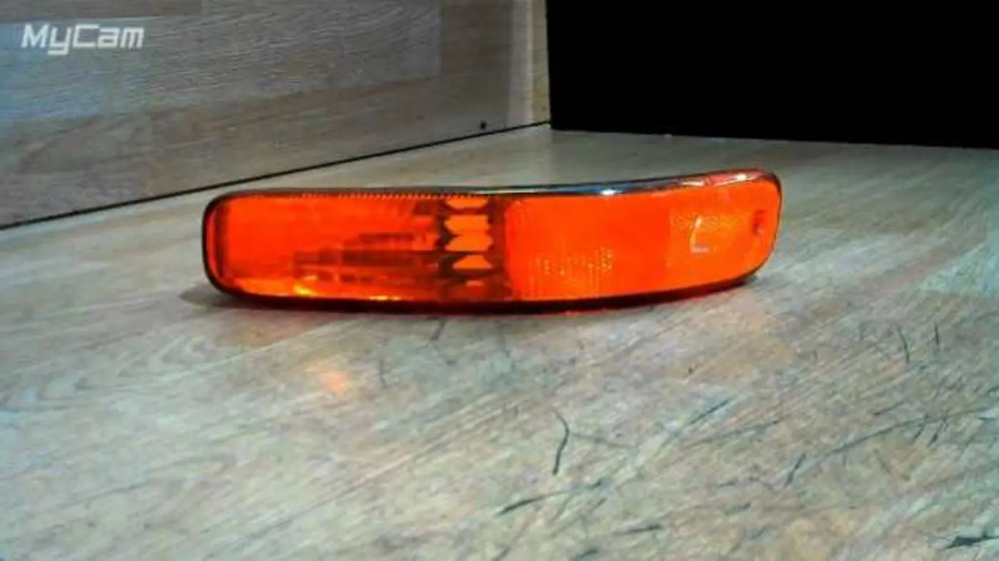 Поворотник левый к Jeep Cherokee 2004