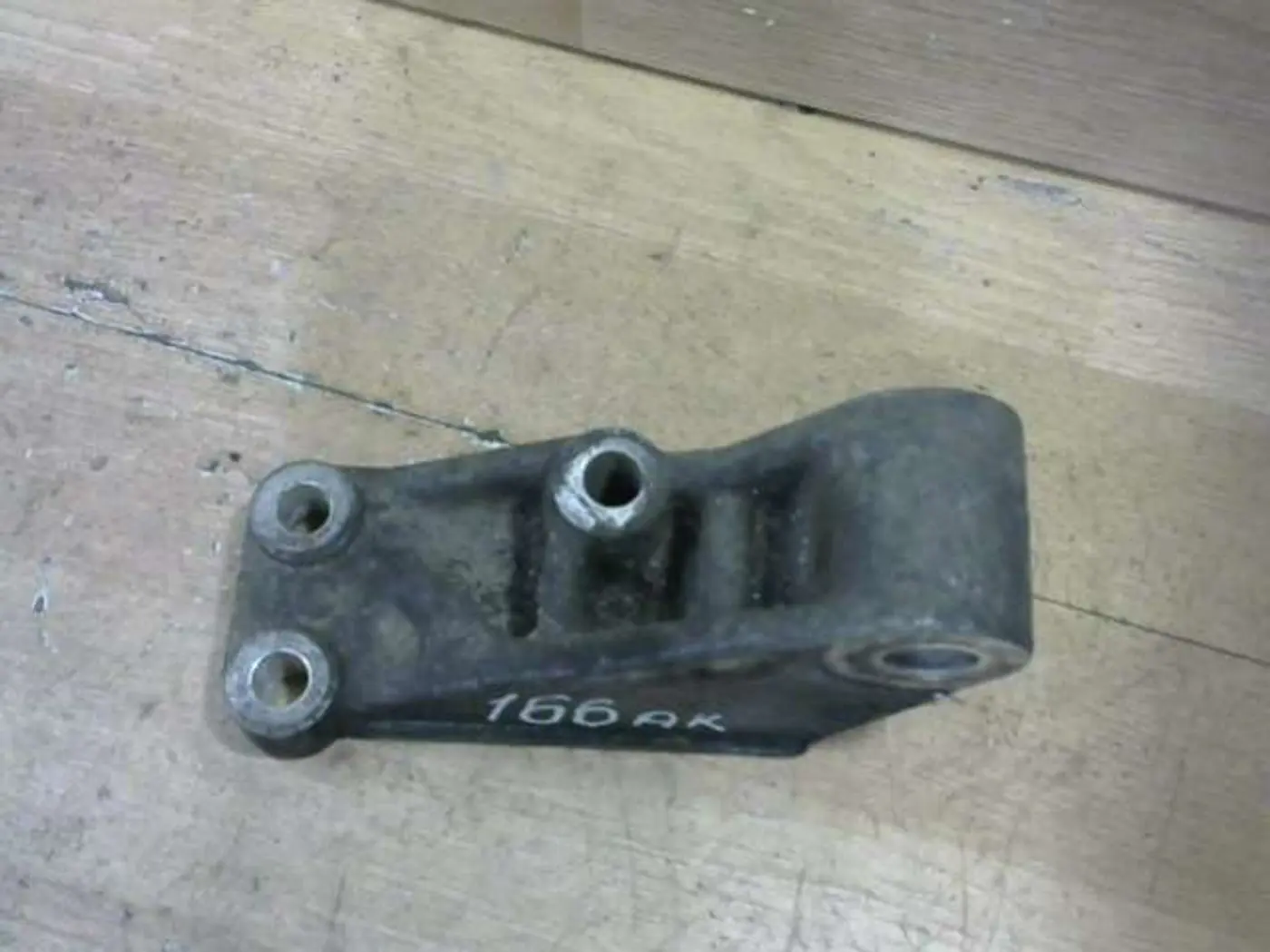 Кронштейн КПП к Mazda MPV 2002