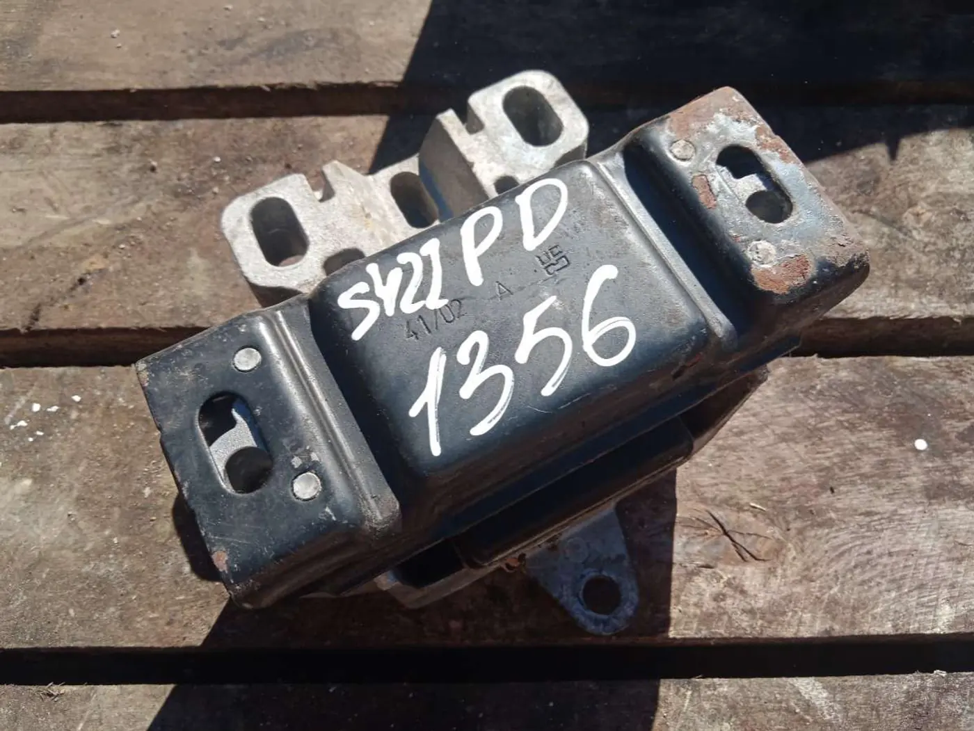 Подушка крепления двигателя к Audi A3 2002