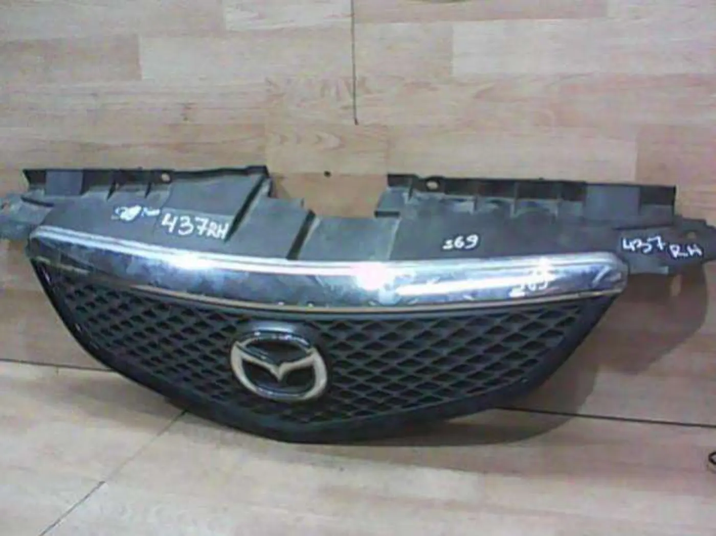 Решетка радиатора к Mazda MPV 2002