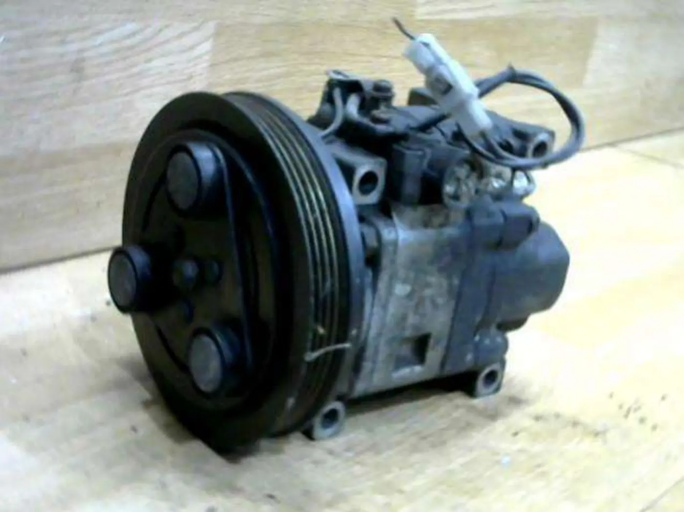 Компрессор кондиционера к Mazda 323 2002