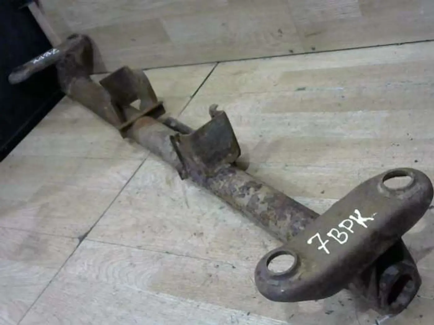 Балка под КПП к Hyundai H-1 2005