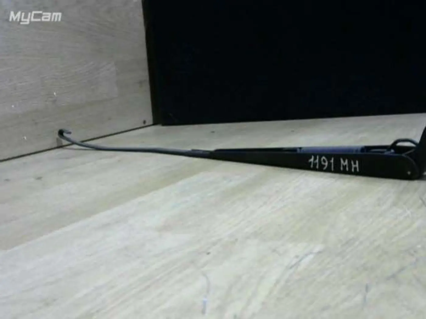 Щеткодержатель к Toyota Yaris 2002
