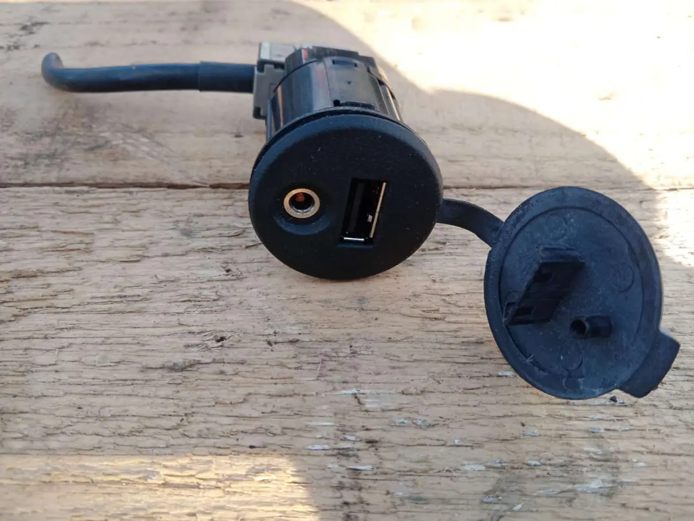 Разъем AUX / USB к LADA (ВАЗ) Vesta 2018