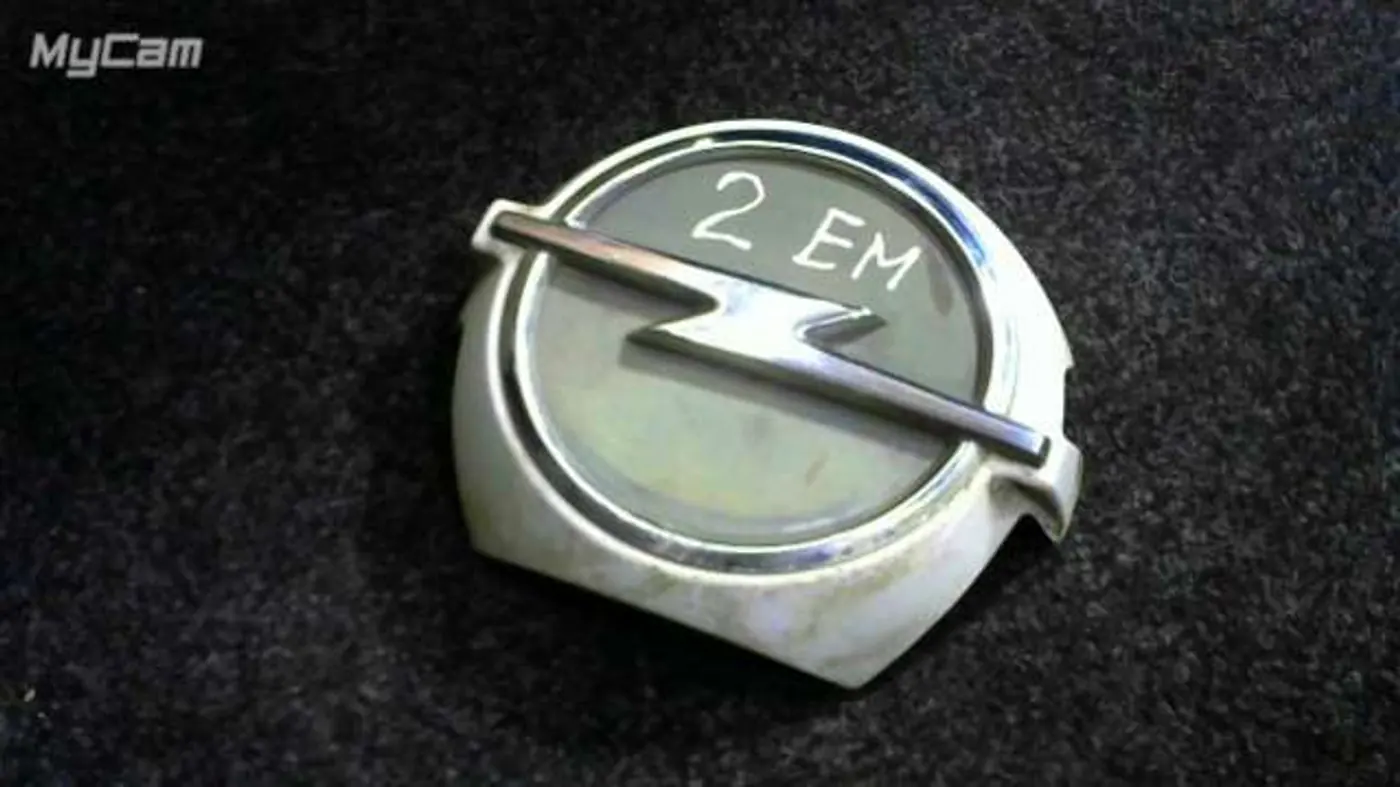 Эмблема к Opel Super Six 2003