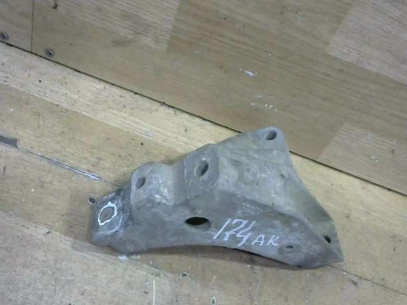 Кронштейн КПП к Audi A3 1998